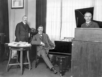 Max Pauer beim Aufnahmespiel bei Hupfeld (Foto, ca. 1905, privat)